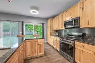 906 Barbara St, Lake in the Hills, IL 60156 - Photo 9