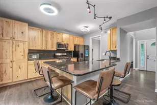 906 Barbara St, Lake in the Hills, IL 60156 - Photo 7