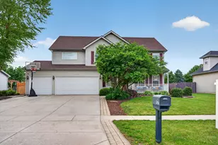 929 Churchill Dr, Plano, IL 60545 - Photo 1