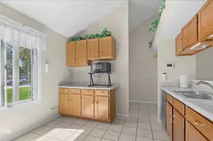2935 Evergreen Ln, Aurora, IL 60502 - Photo 9