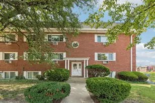 727 S Maple Ave, Oak Park, IL 60304 - Photo 1