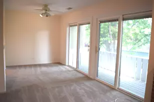 285 Mayfair Ln, Schaumburg, IL 60193 - Photo 5
