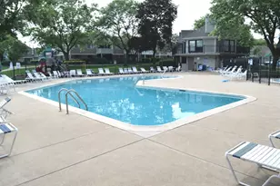 285 Mayfair Ln, Schaumburg, IL 60193 - Photo 21