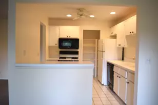 285 Mayfair Ln, Schaumburg, IL 60193 - Photo 7