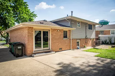 10435 Barnard Drive, Chicago Ridge, IL 60415 - Photo 3
