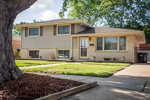 10435 Barnard Dr, Chicago Ridge, IL 60415 - Photo 1