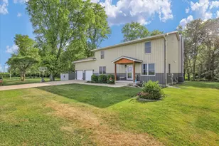 8909 N 2300 E Rd, Fairbury, IL 61739 - Photo 5