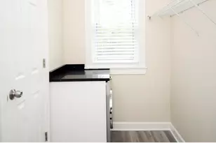 6465 W Roscoe St, Chicago, IL 60657 - Photo 9