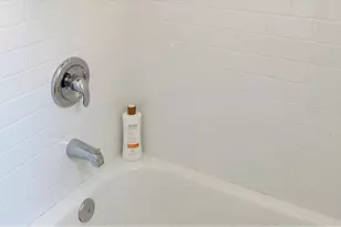 646 W Roscoe Ave, Chicago, IL 60657 - Photo 11