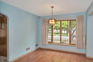 10208 S St Louis Ave, Evergreen Park, IL 60805 - Photo 9