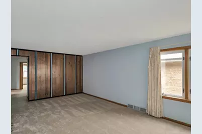 10208 S Saint Louis Avenue, Evergreen Park, IL 60805 - Photo 5
