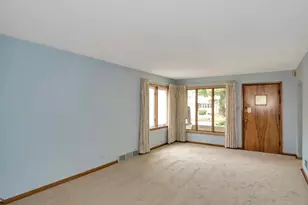 10208 S St Louis Ave, Evergreen Park, IL 60805 - Photo 3