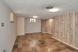 10208 S St Louis Ave, Evergreen Park, IL 60805 - Photo 19