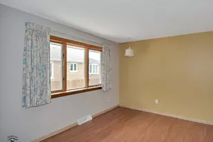 10208 S St Louis Ave, Evergreen Park, IL 60805 - Photo 11