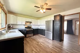 416 Berkshire Ave, Romeoville, IL 60446 - Photo 5