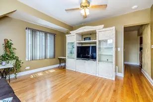 1910 Dewey Ave, Evanston, IL 60201 - Photo 5