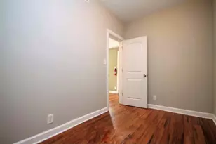 2115 W Wellington Ave, Chicago, IL 60618 - Photo 21