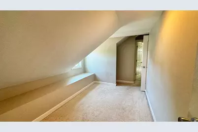 2115 W Wellington Avenue, Chicago, IL 60618 - Photo 5