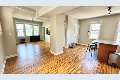 2115 W Wellington Avenue, Chicago, IL 60618 - Photo 3