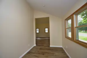 307 W Larue St, Streator, IL 61364 - Photo 3