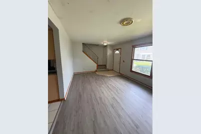 1302 Kingsbury Drive #E, Hanover Park, IL 60133 - Photo 3