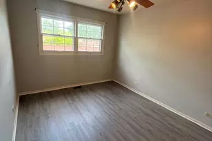 1302 Kingsbury Dr, Hanover Park, IL 60133 - Photo 9