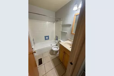 1302 Kingsbury Drive #E, Hanover Park, IL 60133 - Photo 7