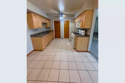 1302 Kingsbury Drive #E, Hanover Park, IL 60133 - Photo 5