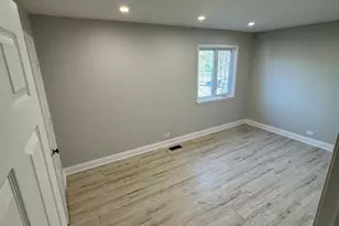 728 E Old Willow Rd, Prospect Heights, IL 60070 - Photo 3