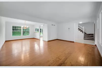 24W645 Woodcrest Drive, Naperville, IL 60540 - Photo 9