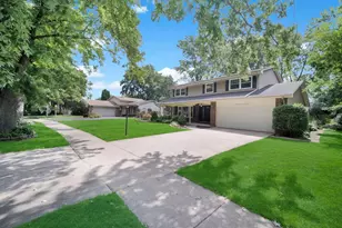 24W645 Woodcrest Dr, Naperville, IL 60540 - Photo 3