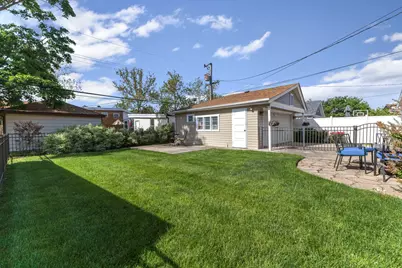 10813 Berkshire Street, Westchester, IL 60154 - Photo 15