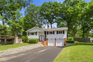 254 Dunbar Rd, Mundelein, IL 60060 - Photo 1