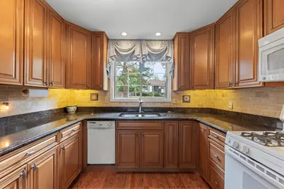 1608 Thames Court #A, Wheaton, IL 60189 - Photo 7