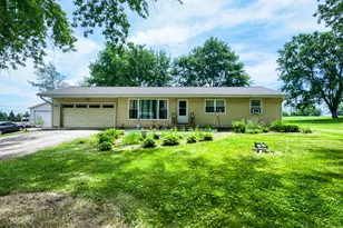 13 Bonnie Ln, Yorkville, IL 60560 - Photo 1
