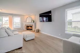 815 Willow St, Kirkland, IL 60146 - Photo 9