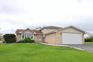5011 Fairoaks Ct, Country Club Hills, IL 60478 - Photo 1