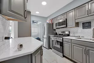 18555 Hickory Ct, Lansing, IL 60438 - Photo 7