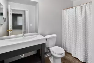 979 Huntington Dr, Elk Grove Village, IL 60007 - Photo 13