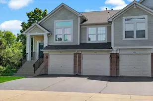 979 Huntington Dr, Elk Grove Village, IL 60007 - Photo 1
