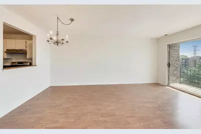 701 W Huntington Commons Road #418, Mount Prospect, IL 60056 - Photo 5