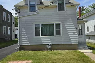 627 N 11th St, Dekalb, IL 60115 - Photo 3