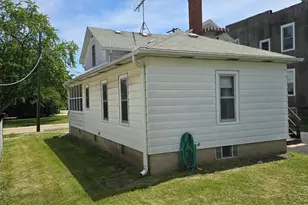 627 N 11th St, Dekalb, IL 60115 - Photo 5