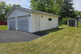 627 N 11th St, Dekalb, IL 60115 - Photo 9