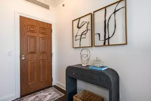 21 E Huron St, Chicago, IL 60611 - Photo 3