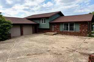8819 Oak Dr, Clifton, IL 61727 - Photo 1