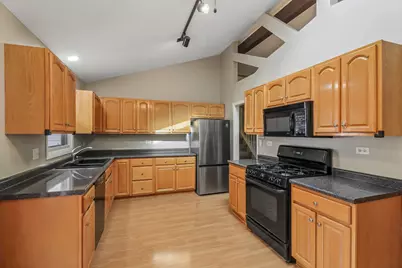 1913 Burr Oak Lane, Lindenhurst, IL 60046 - Photo 5