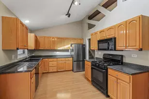 1913 Burr Oak Ln, Lindenhurst, IL 60046 - Photo 5