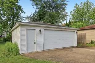 1913 Burr Oak Ln, Lindenhurst, IL 60046 - Photo 21