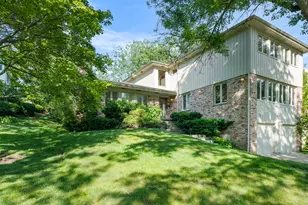 559 Hillside Dr, Highland Park, IL 60035 - Photo 1